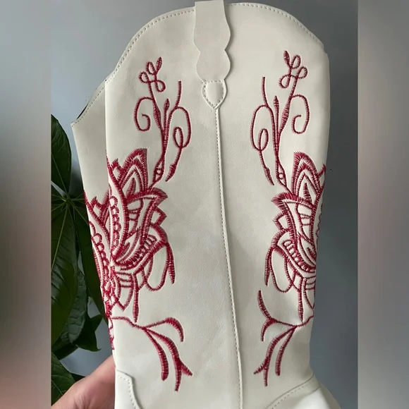 White cowboys boots red embroidered western boots - Picture 3 of 5